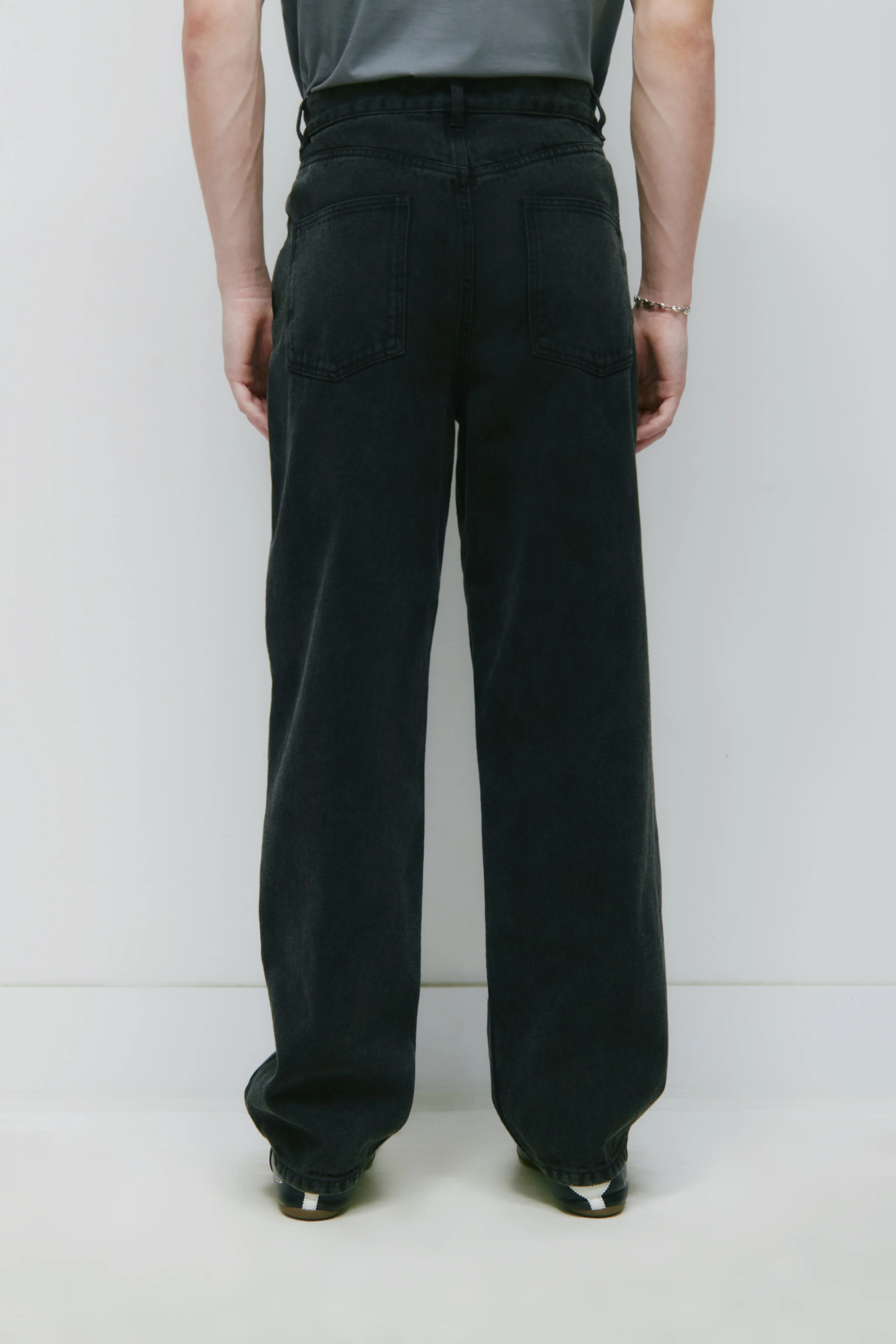 Antifit Denim in Washed Black - Image 5