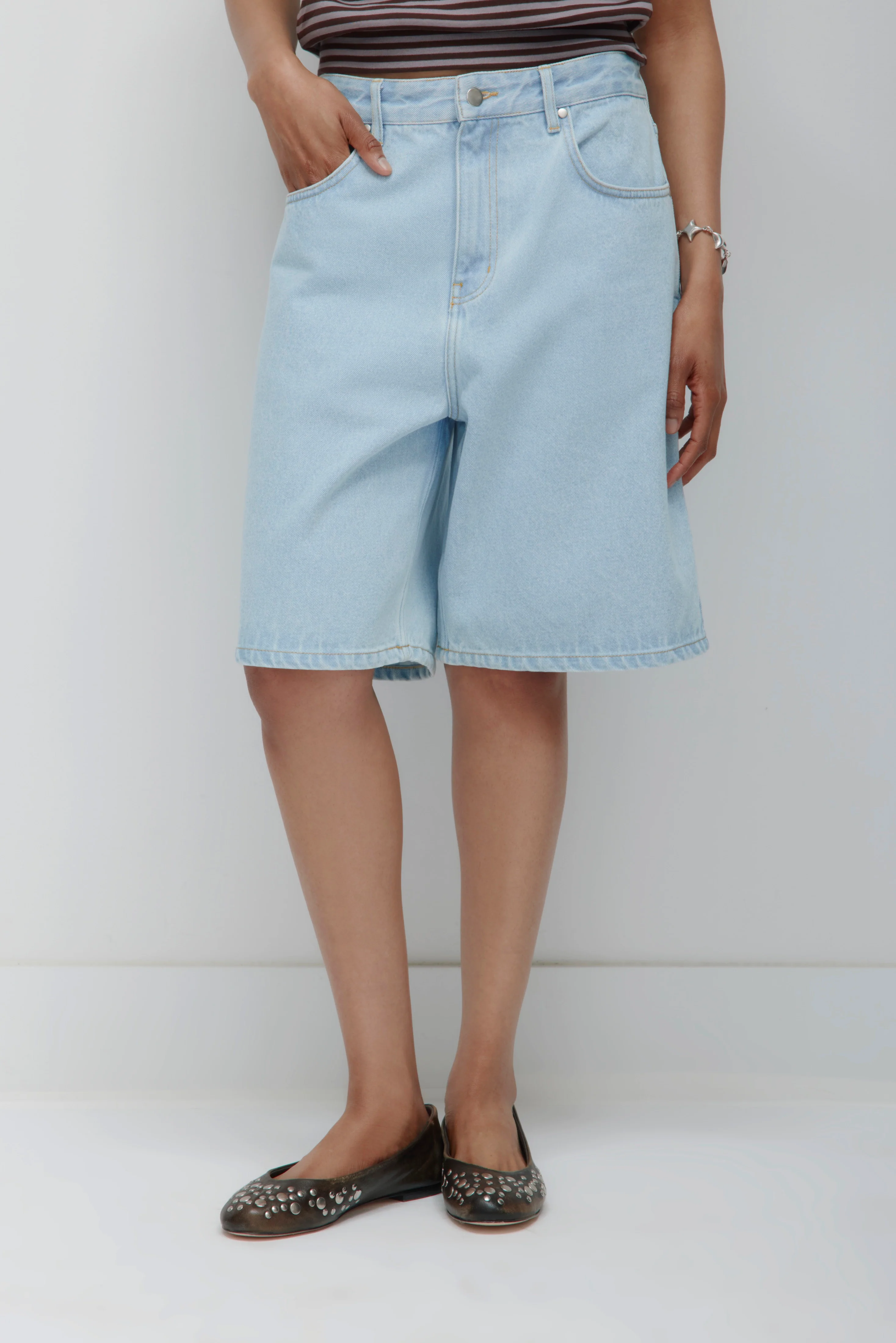 Antifit Denim Shorts in Light Wash - Image 3