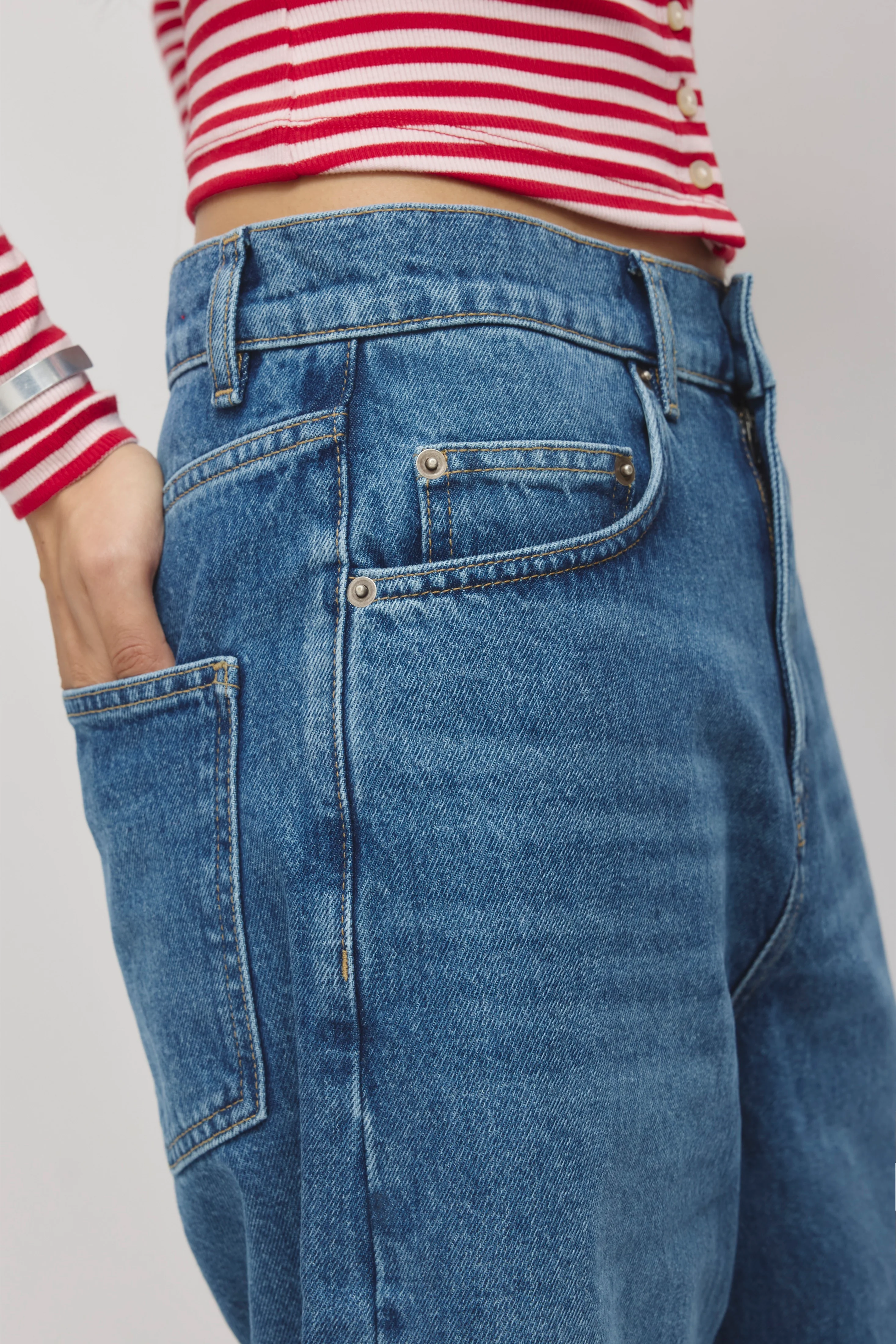Unisex Antifit Denim Shorts in Medium Wash - Image 10