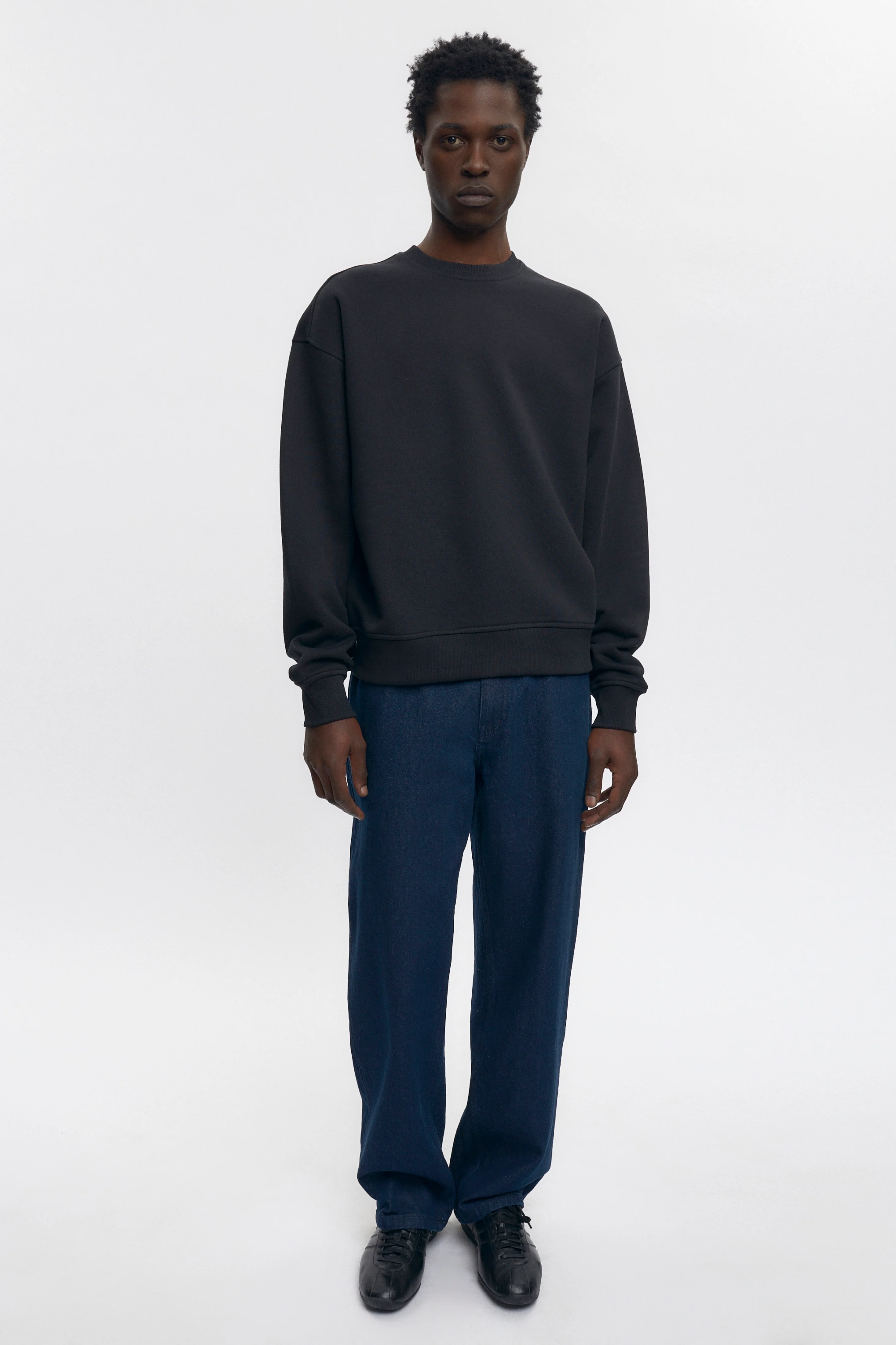 French Terry Sweatshirt in Black - Image 4