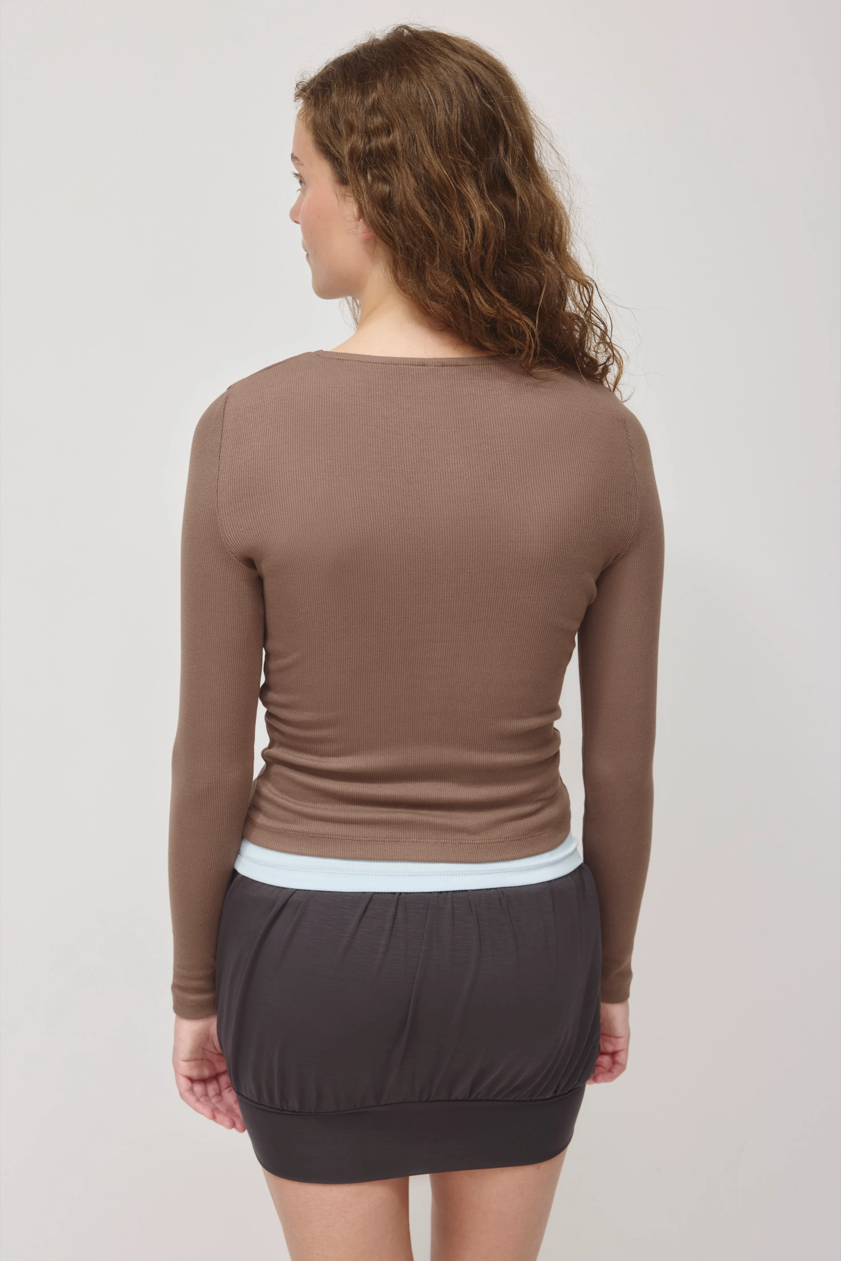 Women's Crew Neck Cardigan in Bark - Image 4