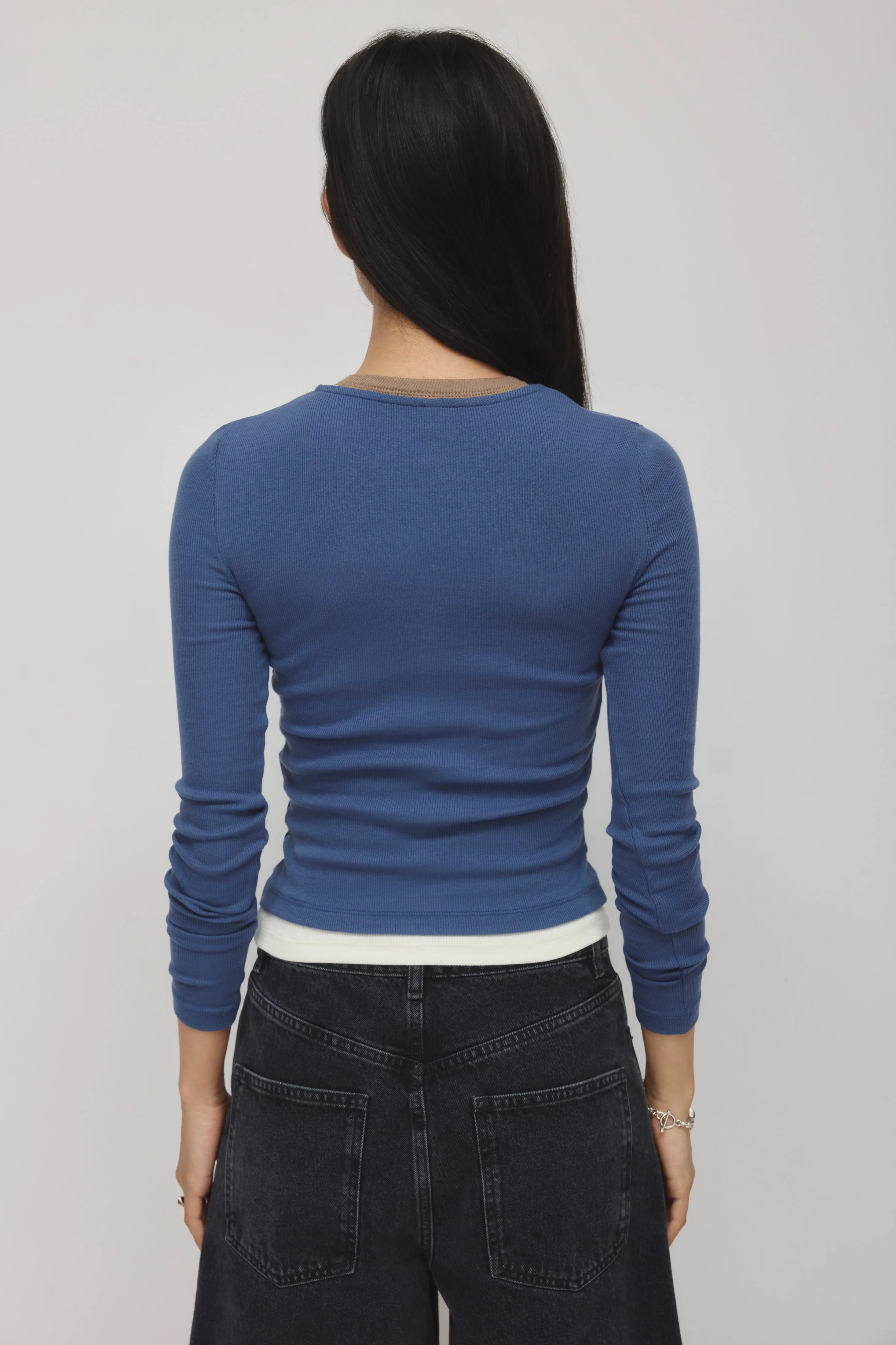 Women's Crew Neck Cardigan in Dark Indigo - Image 4