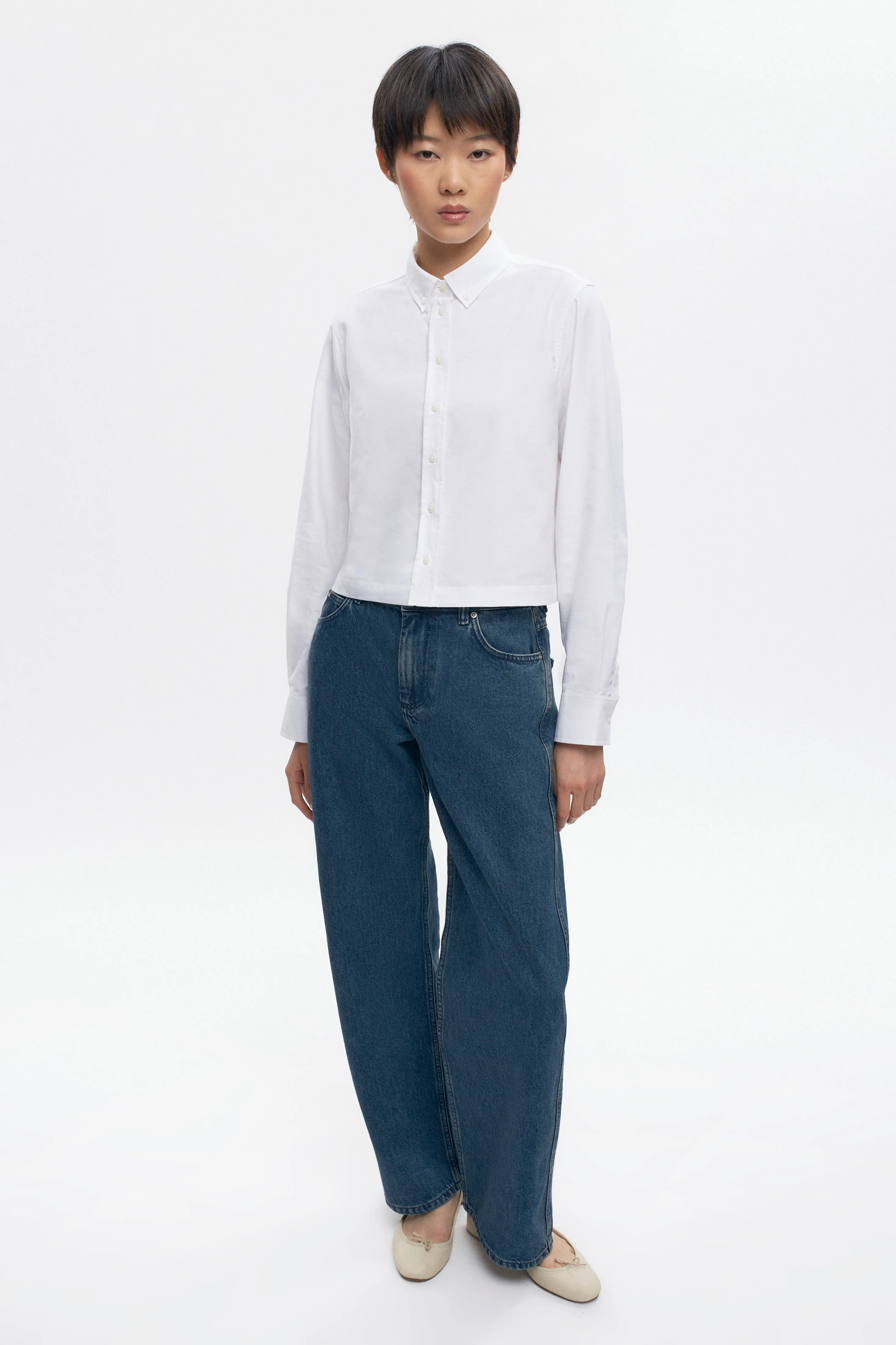 Women's Crop Oxford Shirt in White - Image 4