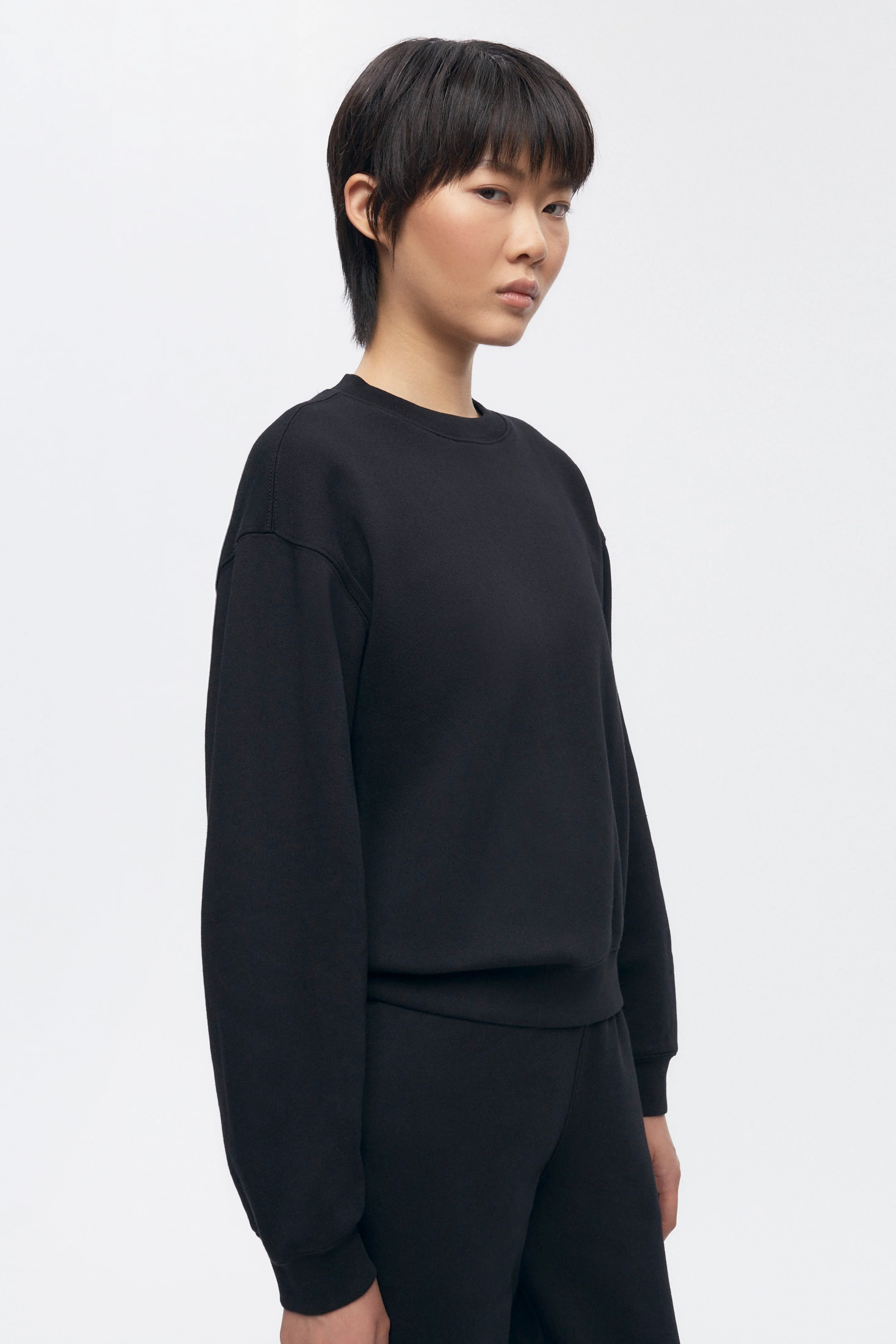 Women's Essential Sweatshirt in Black - Image 3
