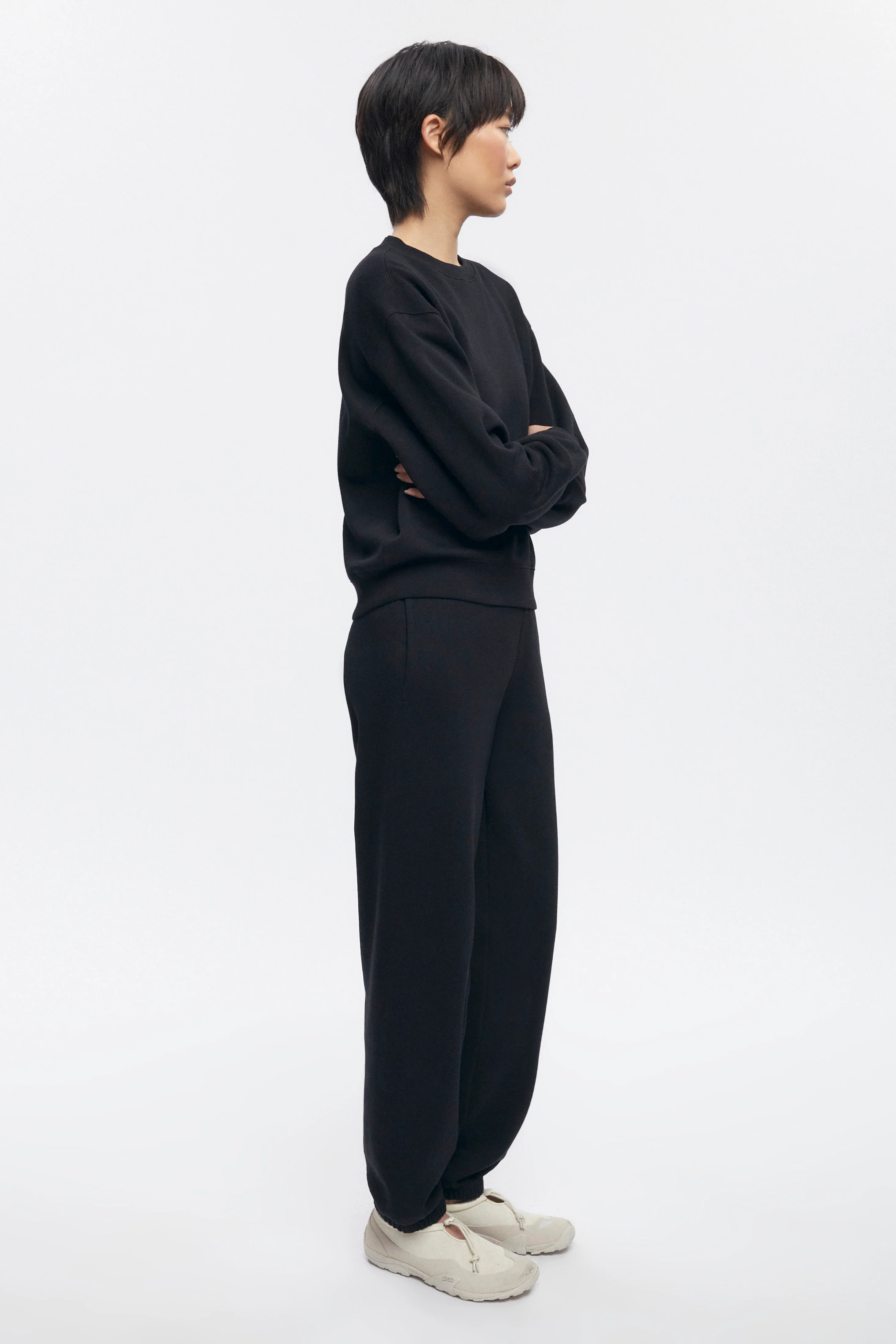 Women's Essential Sweatshirt in Black - Image 5