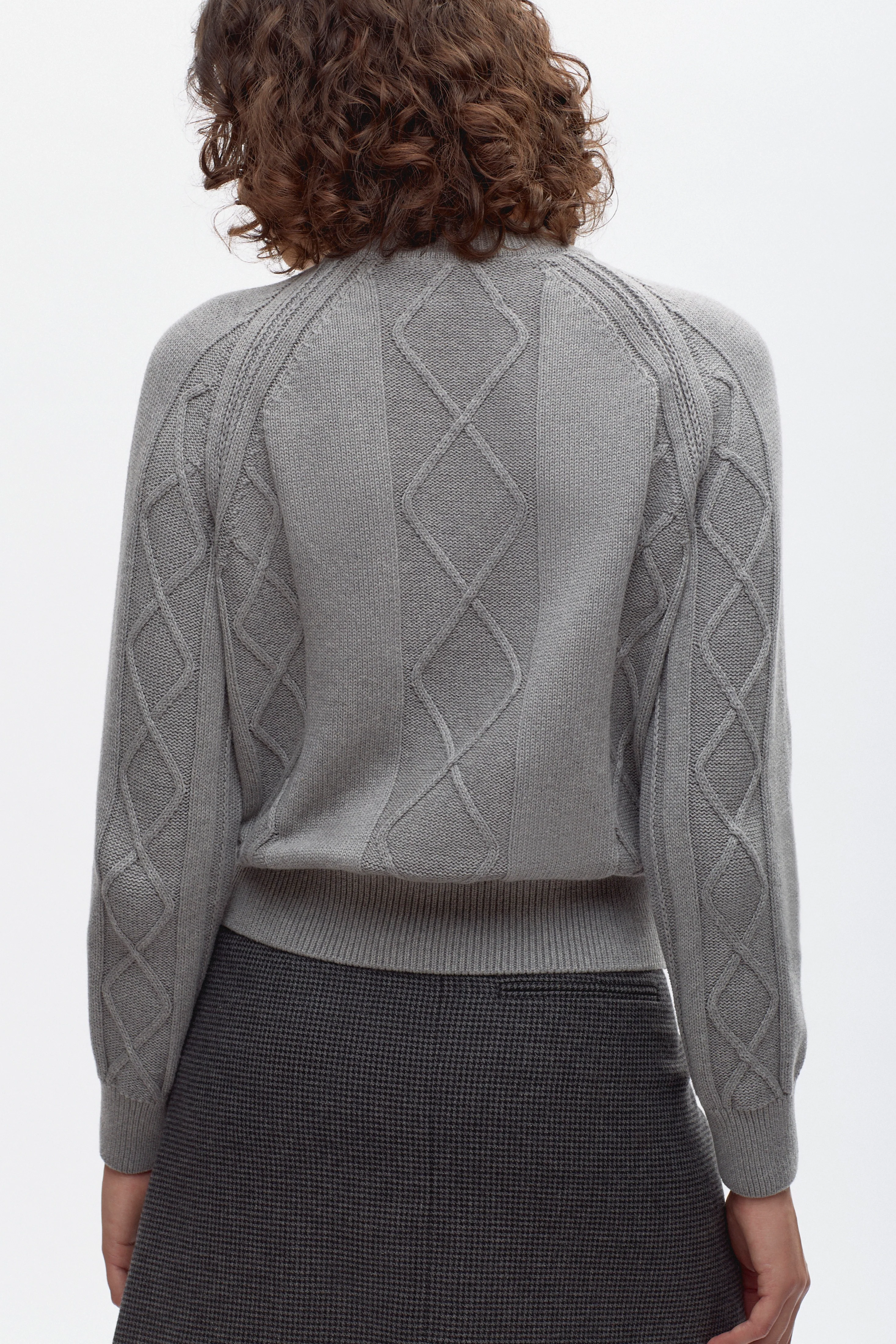 Women's Luxor Cable Sweater in Smoke Melange - Image 4