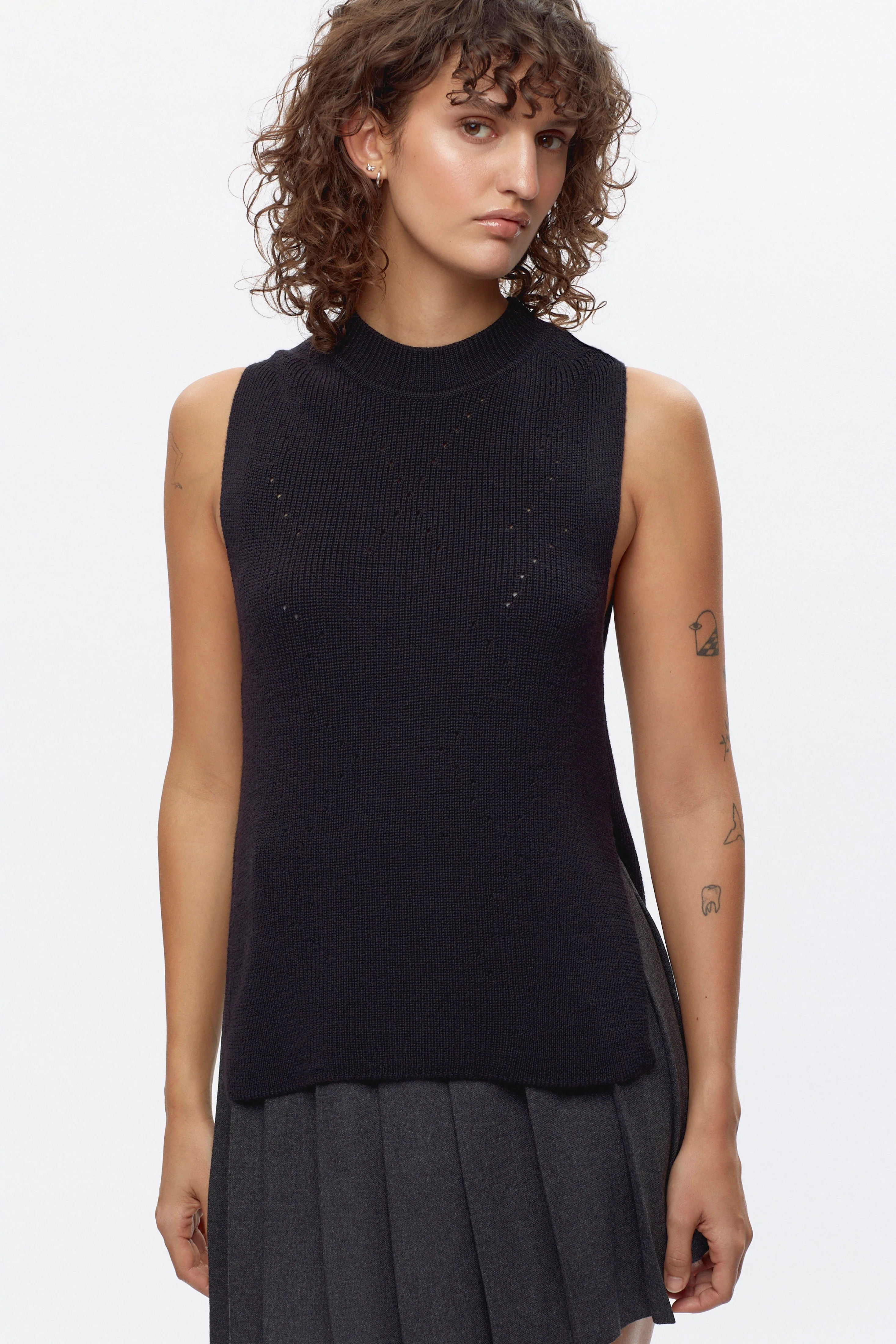 Women's Maadi Vest in Black - Image 4