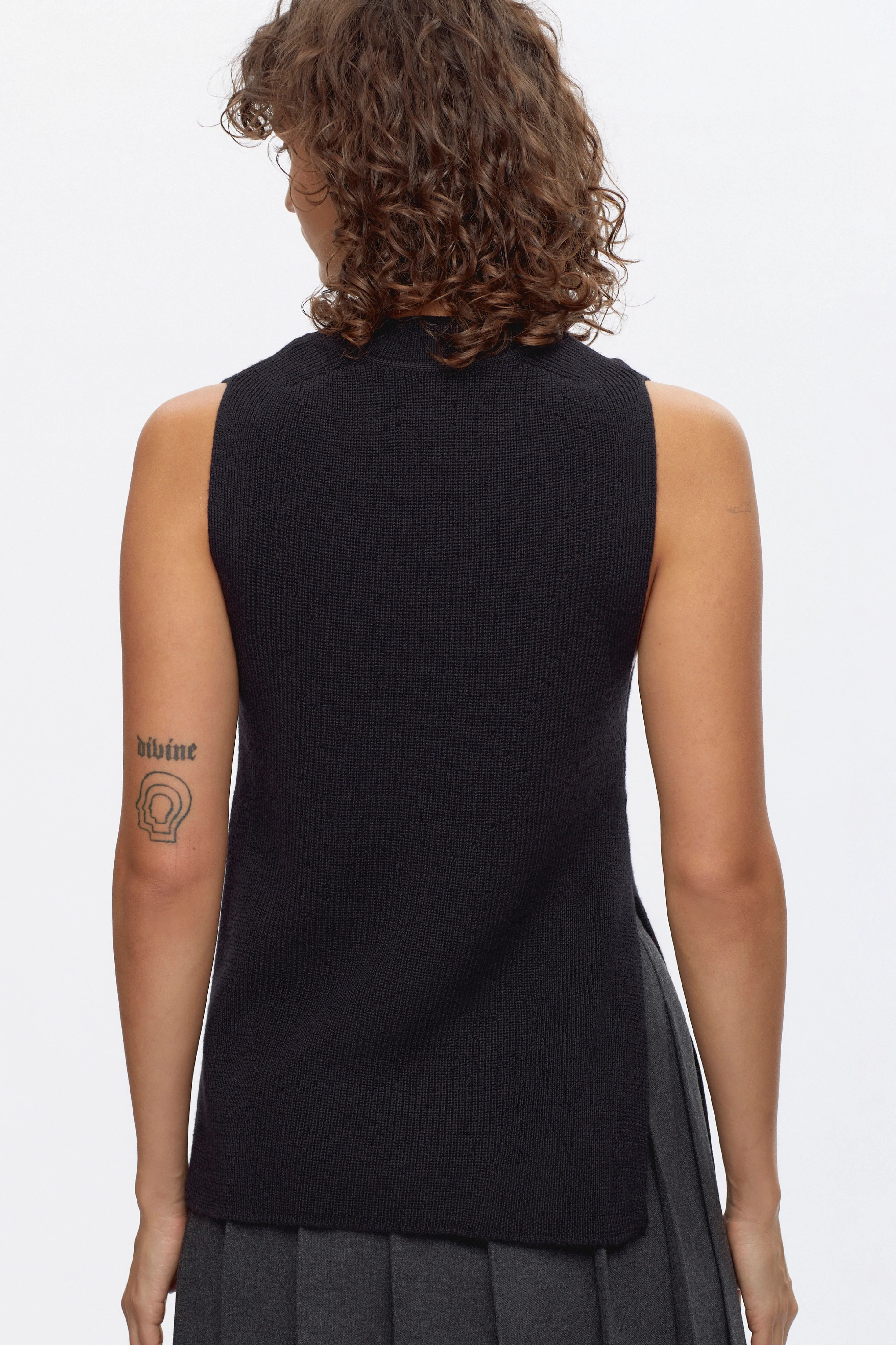 Women's Maadi Vest in Black - Image 5