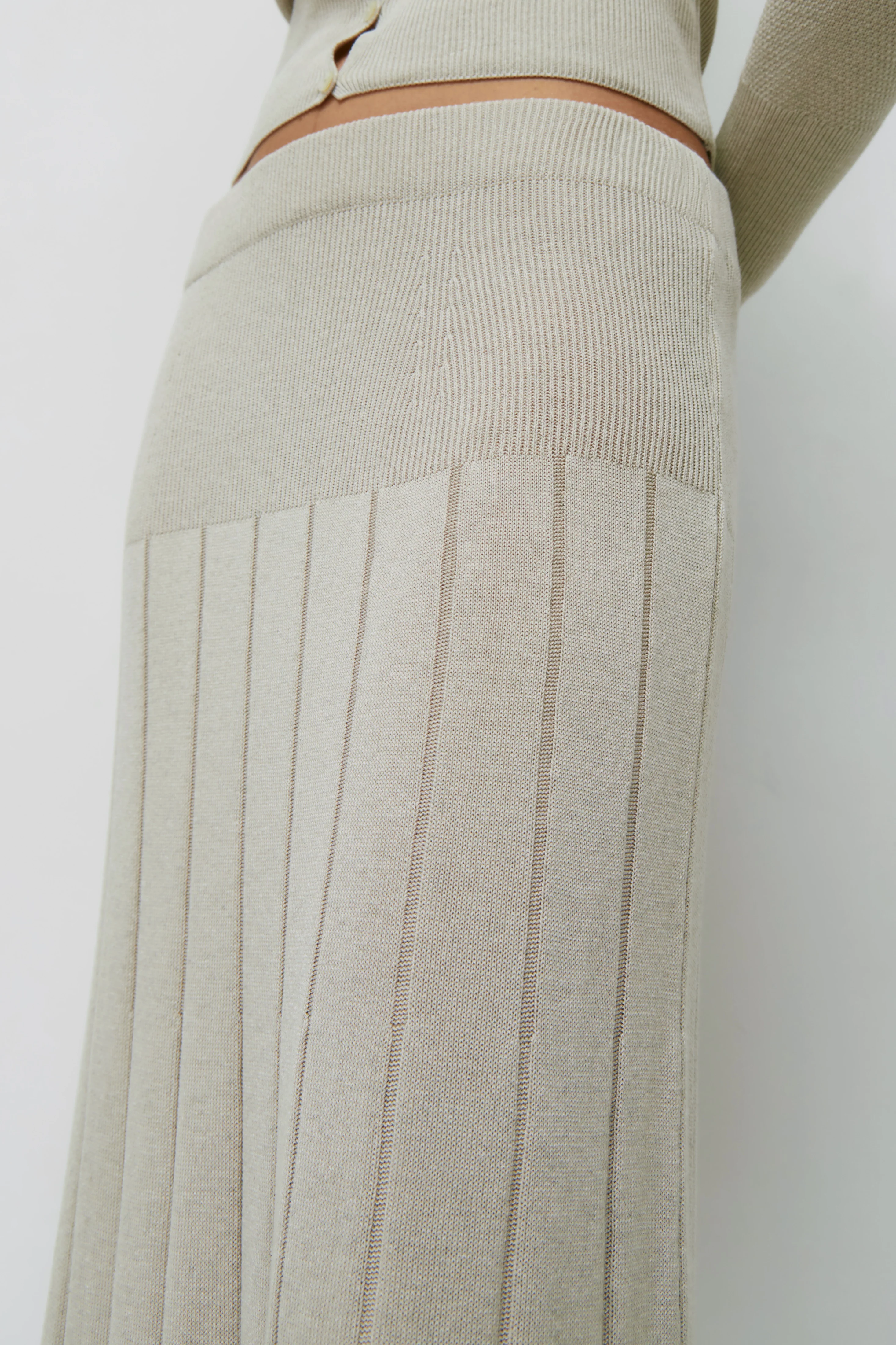 Women's Mesh Skirt in Lino - Image 5