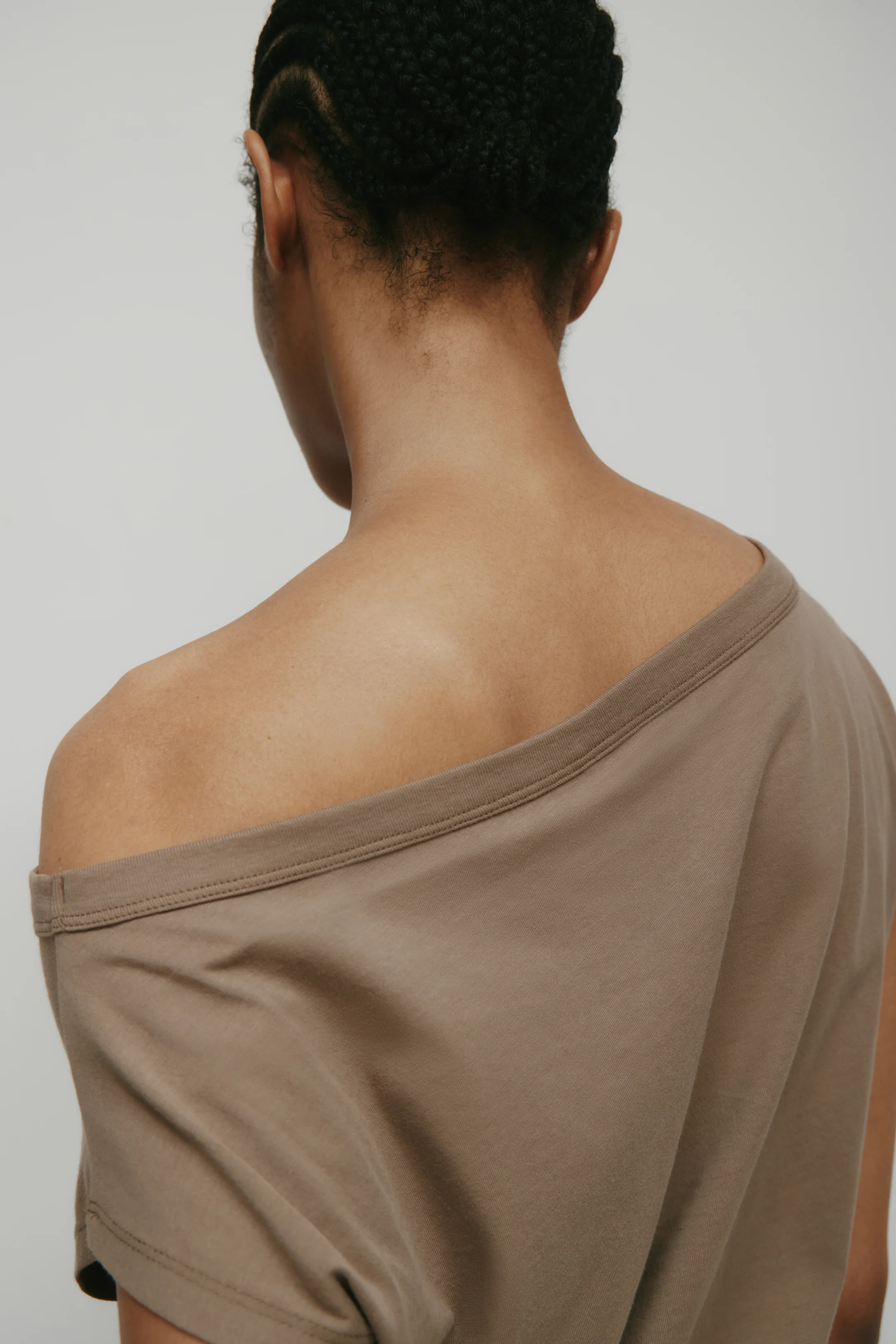 Women's Off Shoulder Tee in Taupe - Image 5