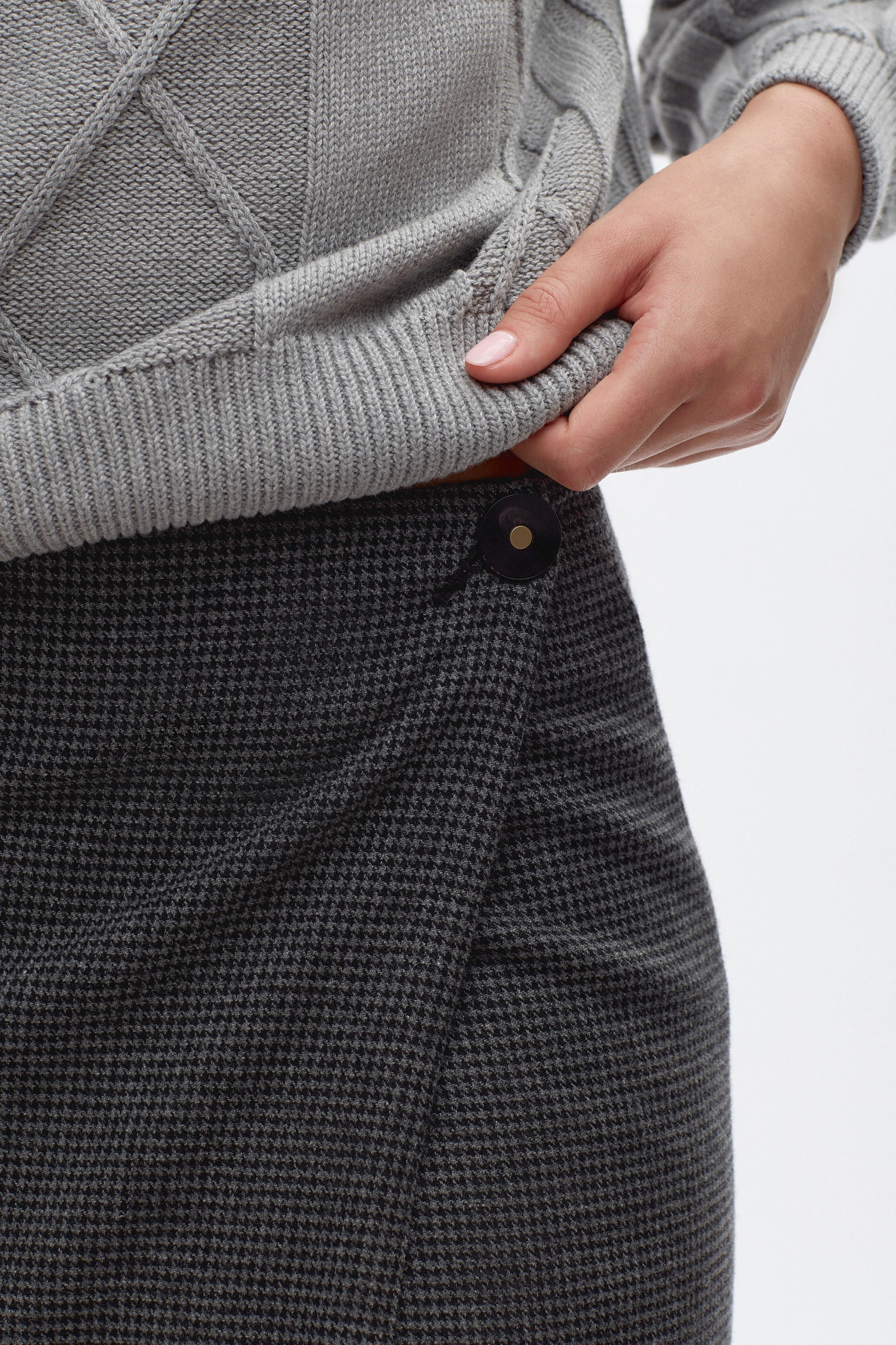 Women's Rosetta Wool Skirt in Black/Herringbone - Image 4