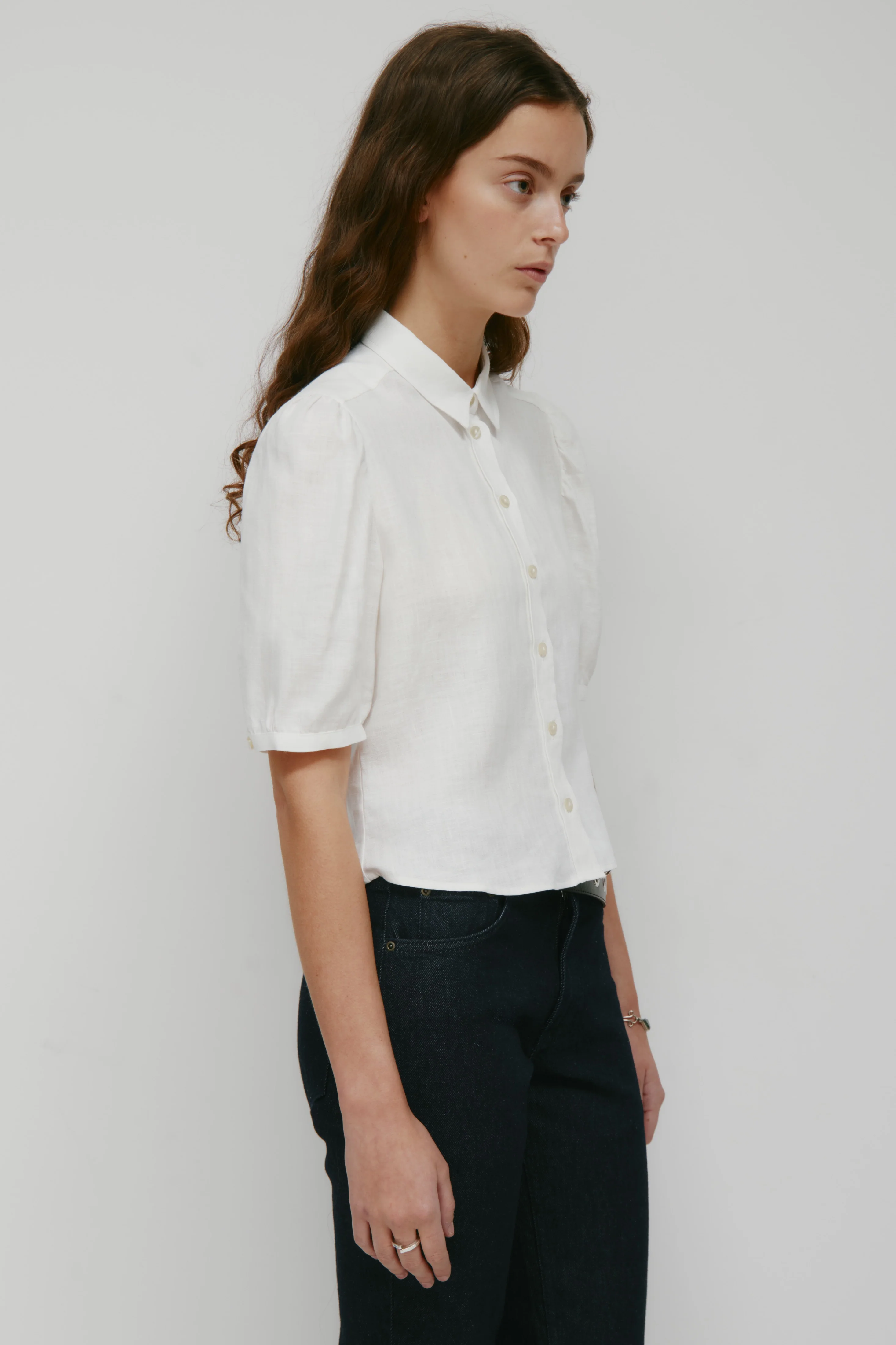 Women's Sila Linen Blouse in Marshmallow - Image 4