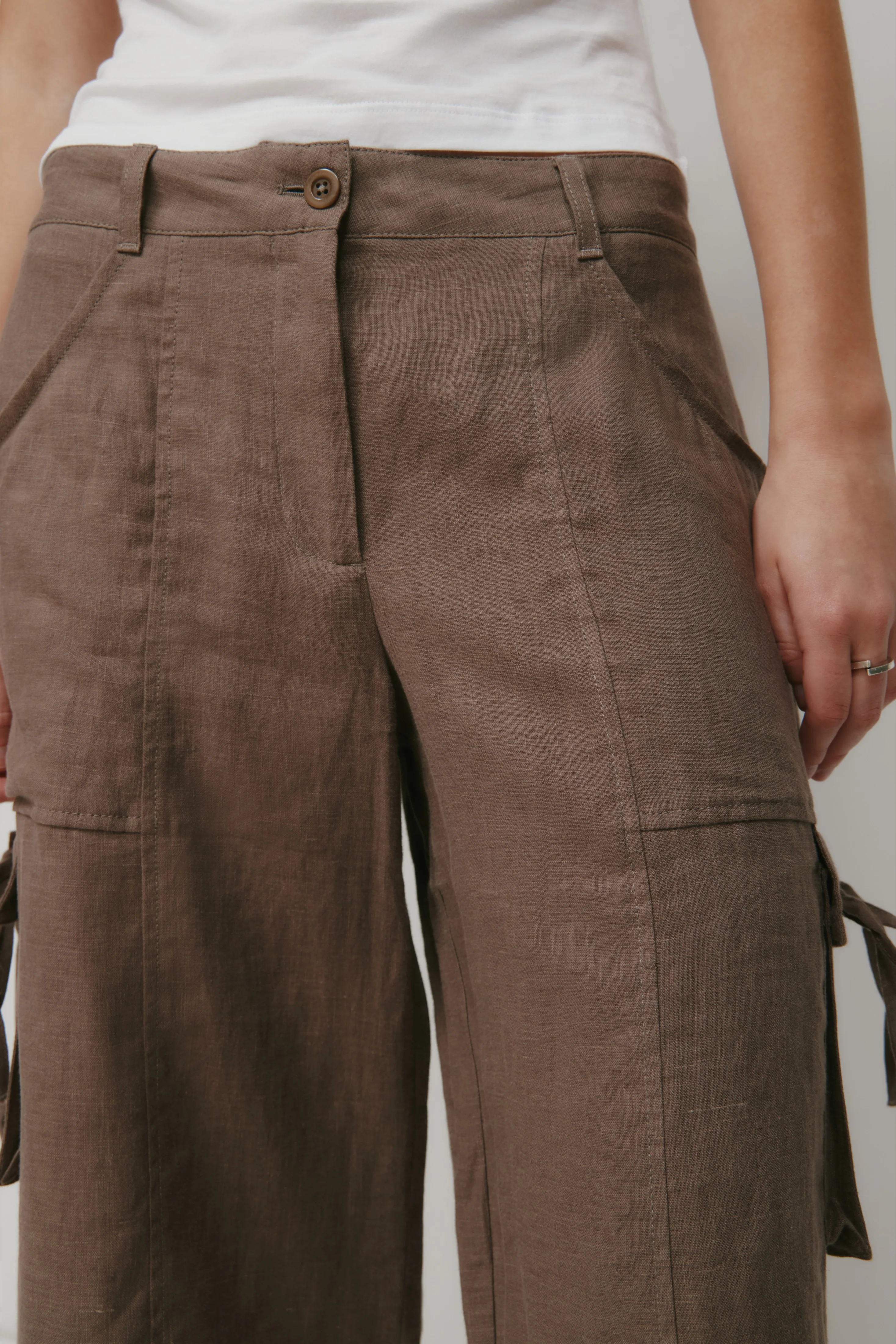Women's Sila Linen Tie Short in Bark - Image 6