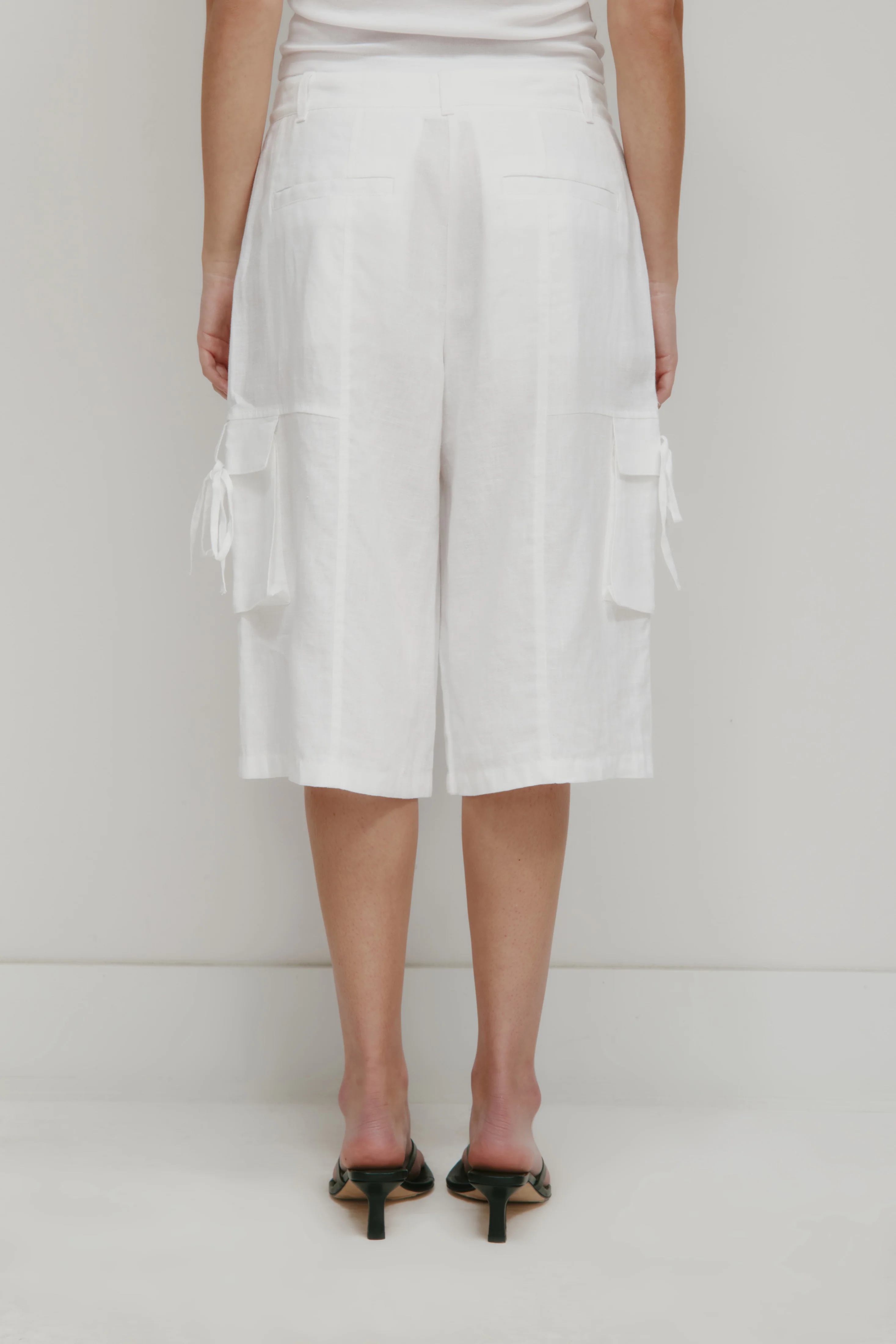 Women's Sila Linen Tie Short in White - Image 3
