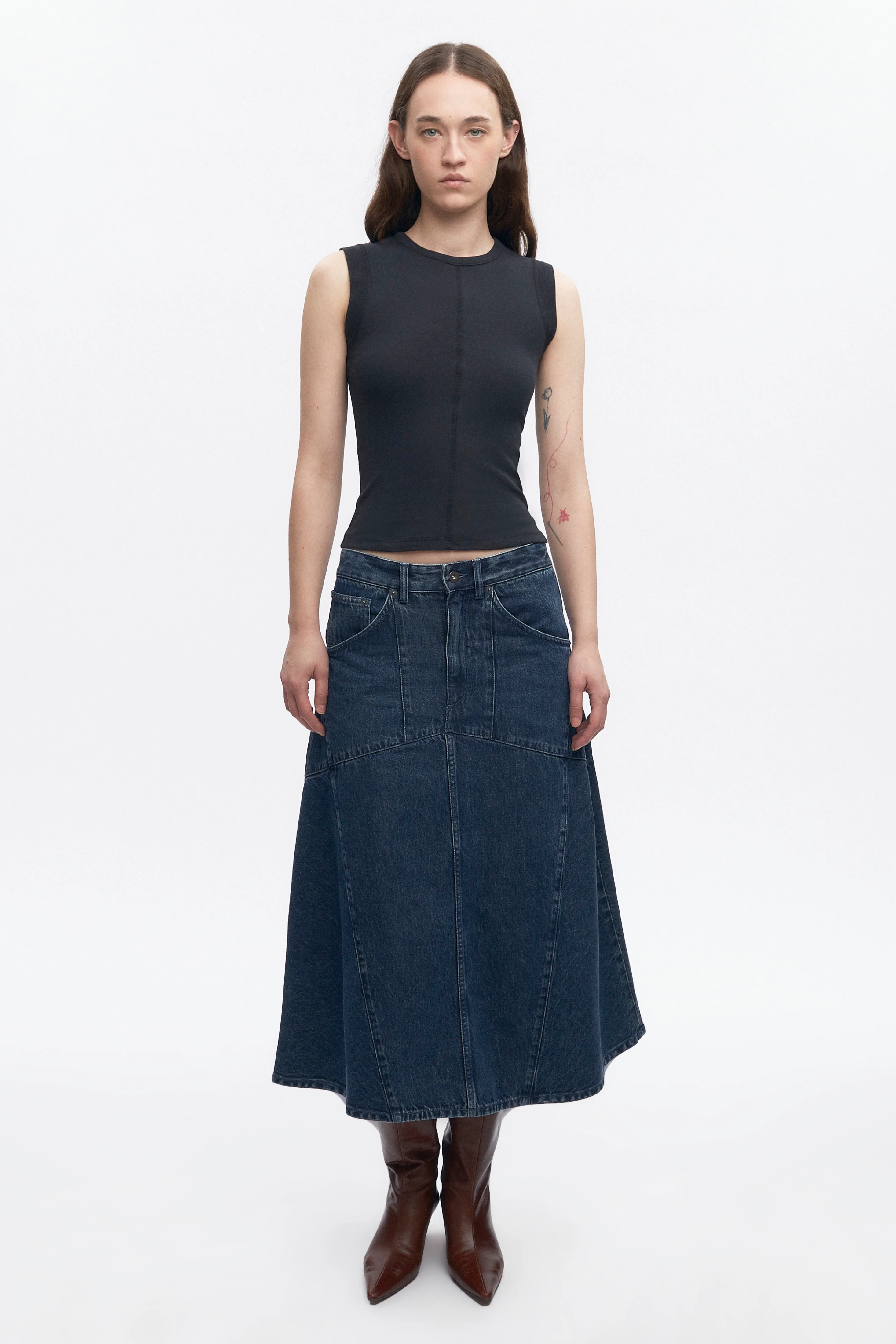 Women's Trace Denim Skirt in Mid Wash