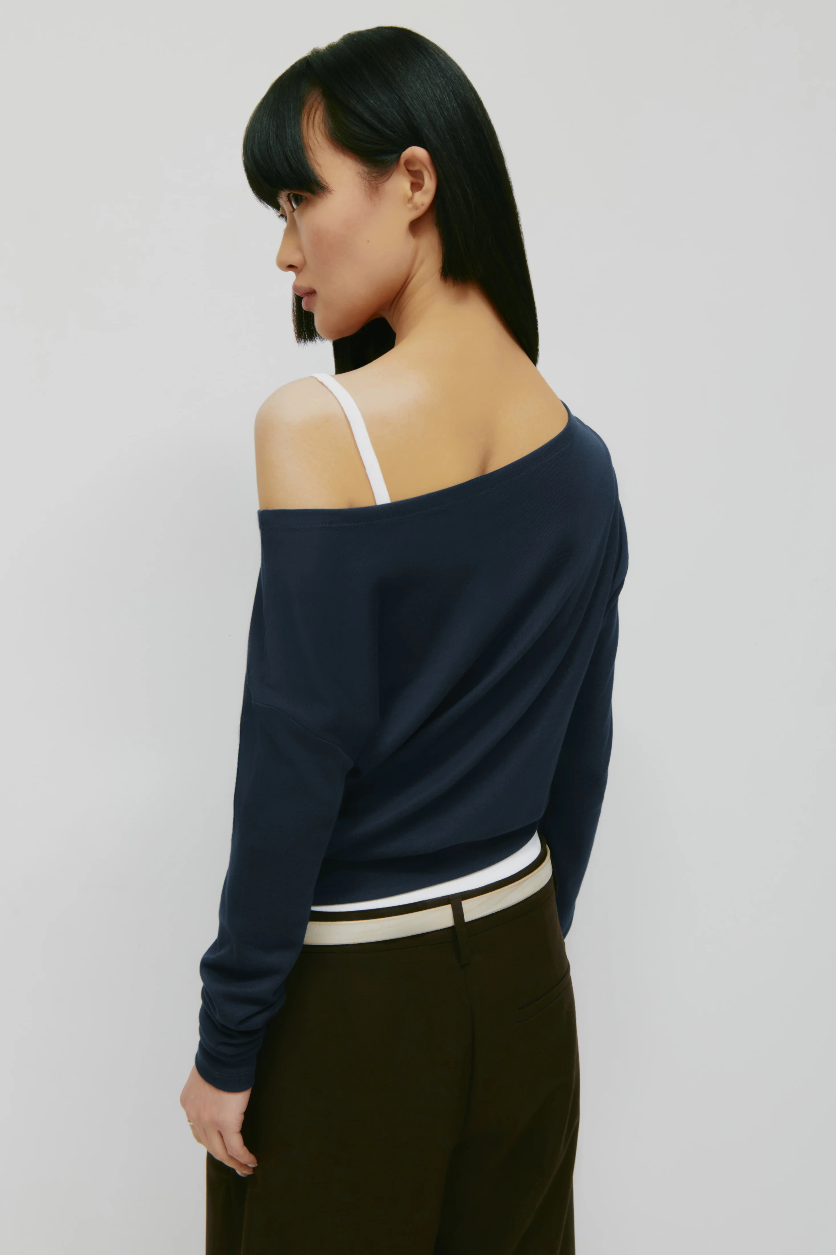 Women's Zahra Slouch Longsleeve in Midnight - Image 5